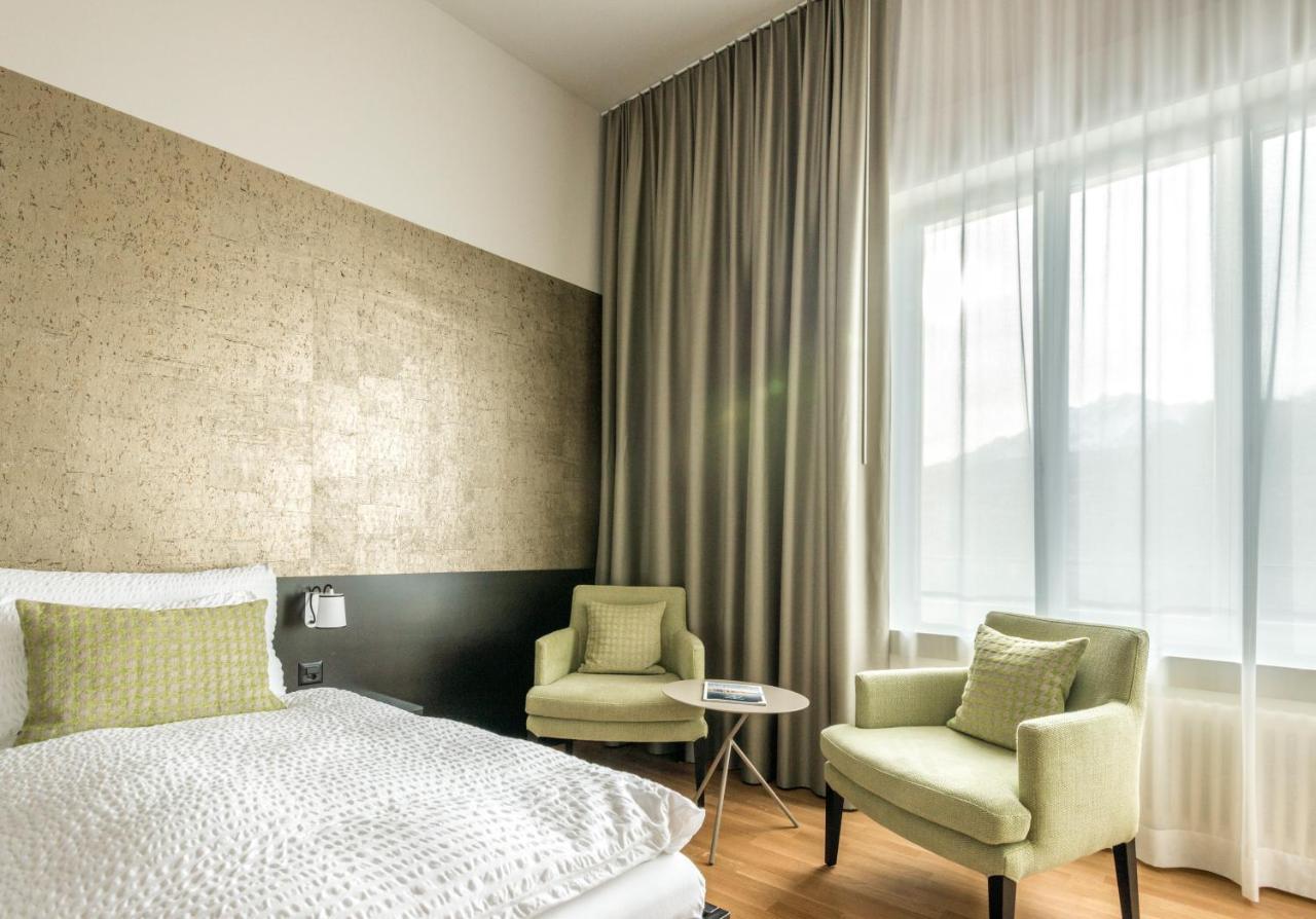 Superior Double Room River Mountain View